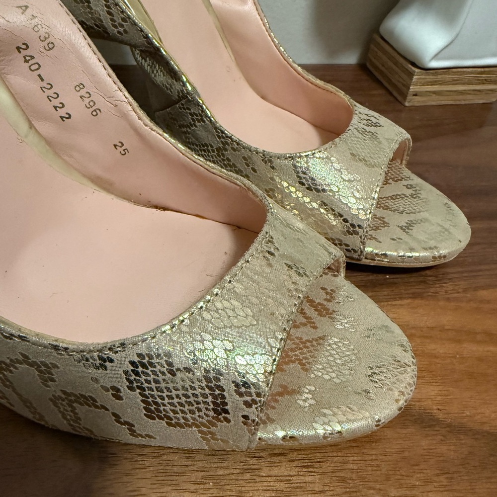 Andrea Slingback Pumps with Gold Heels size 8 - Picture 4 of 11